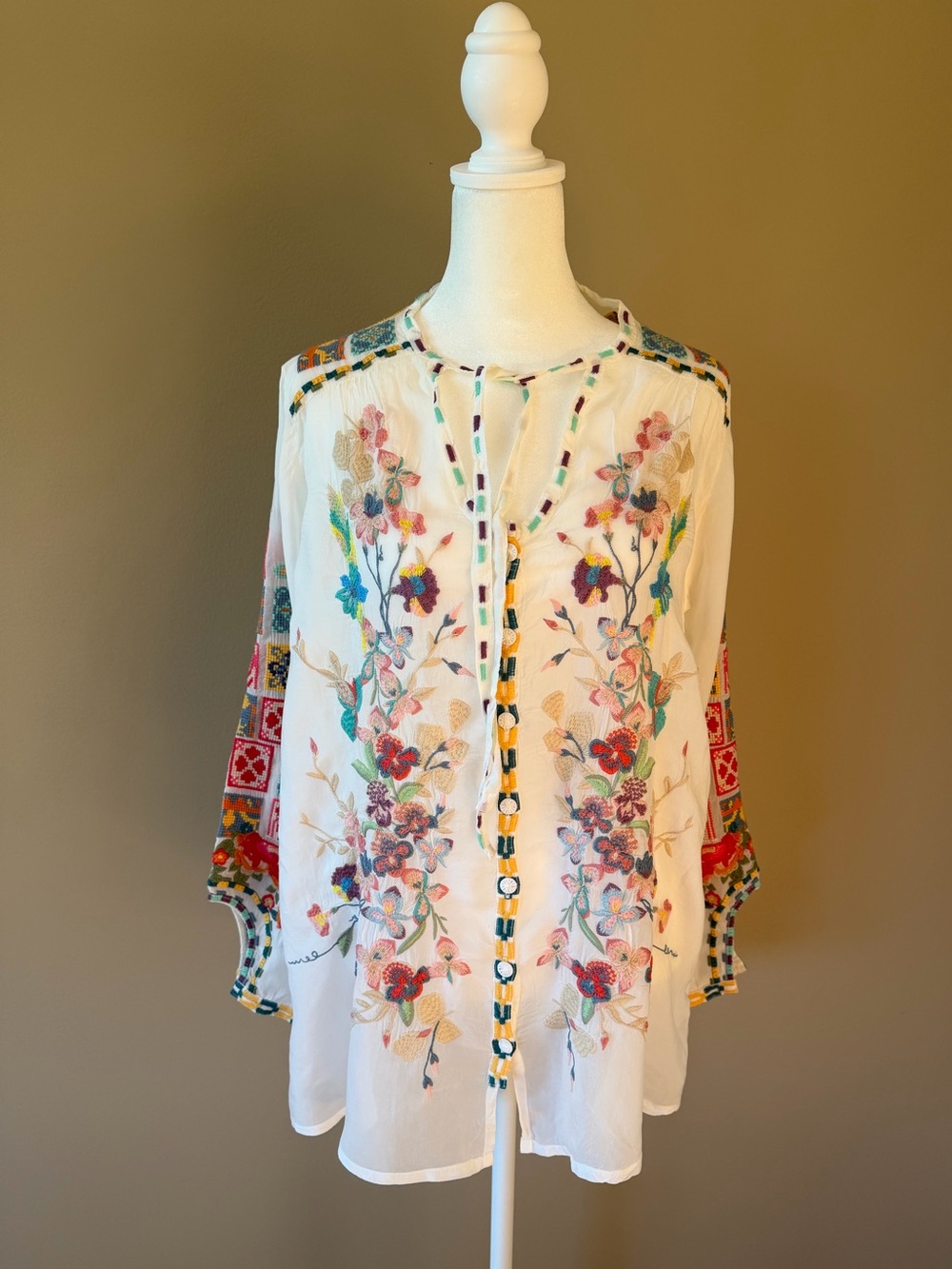 Johnny WasEmbroidered Floral White Boho Blouse
